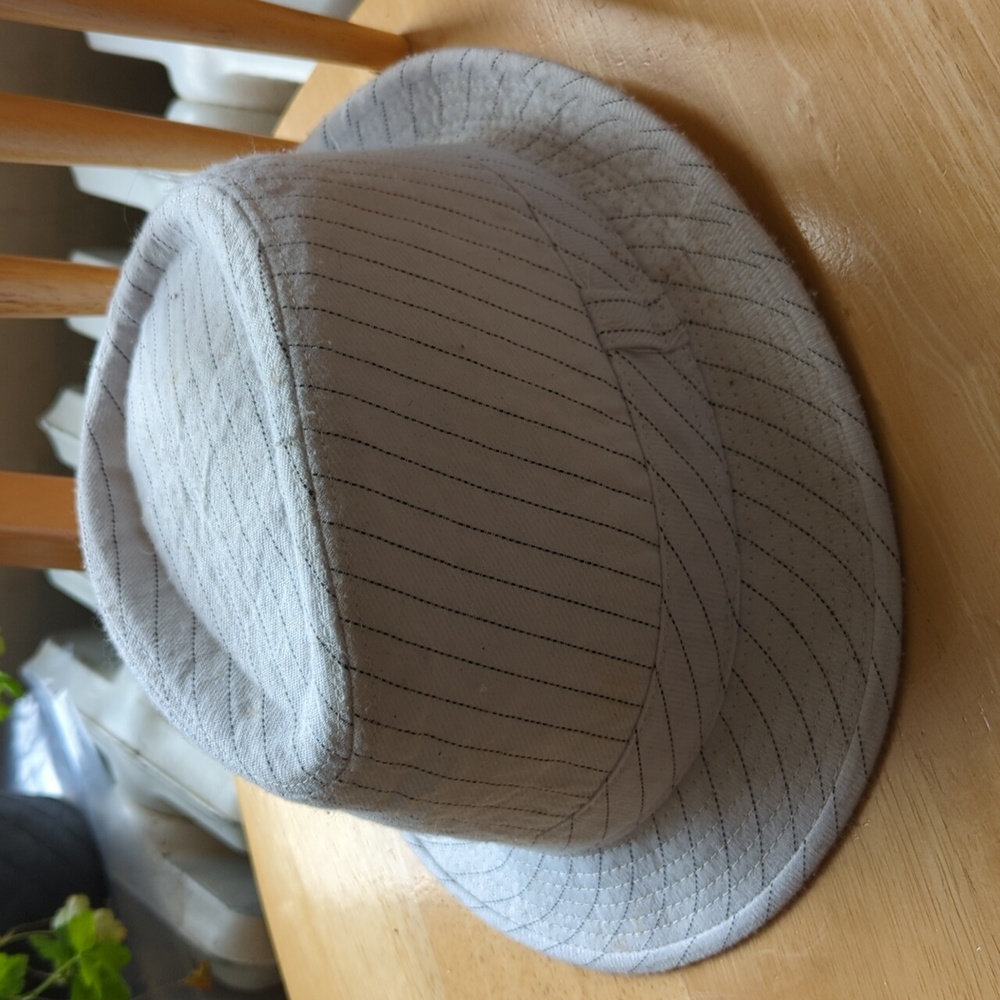 Hat white with black stripes size S/M